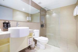 Vannituba majutusasutuses Harbour View Apartment On 11th Floor King Bed