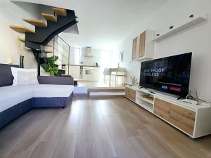 A television and/or entertainment centre at Dream Holiday Las Americas