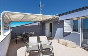 Balkón nebo terasa v ubytování Two-Bedroom Apartment In Vodice