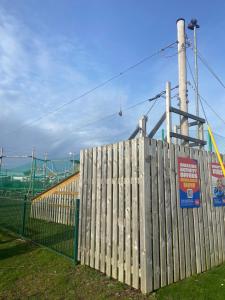 Φωτογραφία από το άλμπουμ του Family&dog-friendly caravan near Porthcawl beaches σε Porthcawl