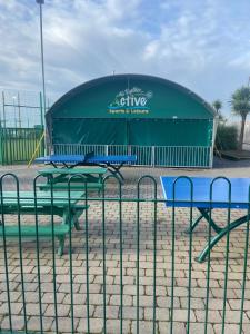 Φωτογραφία από το άλμπουμ του Family&dog-friendly caravan near Porthcawl beaches σε Porthcawl +48 φωτογραφίες