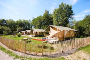 Κήπος έξω από το Glamping the Vosges