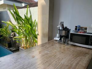 Kuchyň nebo kuchyňský kout v ubytování Chua Guest house Canggu