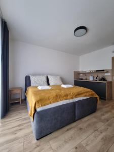 Ένα ή περισσότερα κρεβάτια σε δωμάτιο στο SiestaKey Apartmán 8