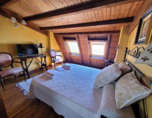 a bedroom with a large bed and a desk at El Camino in Molinaseca +8 photos