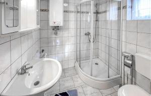 Koupelna v ubytování Ferienhaus Kölpinseeusedom + 10 fotografií