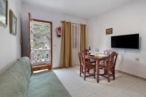 Μια τηλεόραση ή/και κέντρο ψυχαγωγίας στο Apartamentos La Fajana