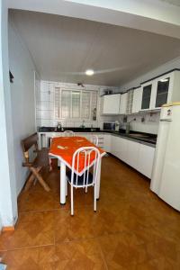 Dapur atau dapur kecil di Alojamento para trabalhadores