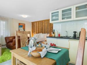 Köök või kööginurk majutusasutuses Apartment Rütschi-2 by Interhome