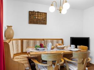TV a/nebo společenská místnost v ubytování Apartment Alba by Interhome