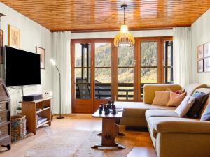 TV a/nebo společenská místnost v ubytování Apartment Aragon B48 by Interhome