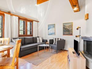 Posezení v ubytování Apartment Aragon F130 by Interhome