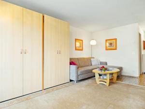 O zonă de relaxare la Apartment Aragon B47 by Interhome +84 fotografii
