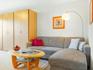 Posezení v ubytování Apartment Aragon B47 by Interhome + 37 fotografií
