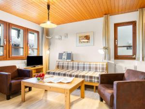 Posezení v ubytování Apartment Aragon E112 by Interhome