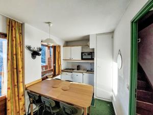Kuchyň nebo kuchyňský kout v ubytování Apartment 815 Nécou by Interhome