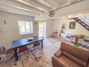 a living room with a table and a couch at Gîte de campagne calme et moderne in La Chapelle-sur-Loire +5 photos