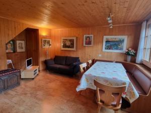 TV a/nebo společenská místnost v ubytování Apartment Bachhüsi by Interhome + 3 fotografie