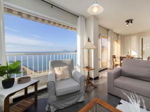 Ruang duduk di Apartment Les Roquetes by Interhome
