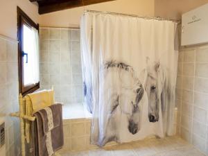 A bathroom at Apartment Potes Vinon - Cabaña by Interhome