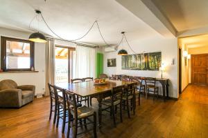 A seating area at Villa Il Girasole