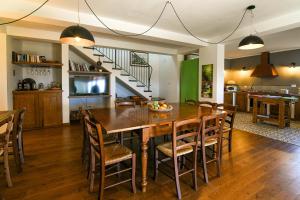 A kitchen or kitchenette at Villa Il Girasole