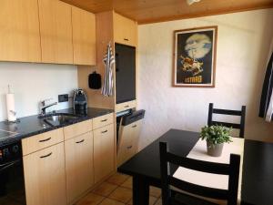 Köök või kööginurk majutusasutuses Apartment Bijou Arnensee by Interhome