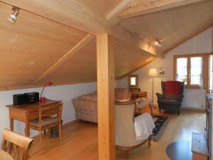 Televiisor ja/või meelelahutuskeskus majutusasutuses Apartment Im Wiesengrund by Interhome +11 fotot