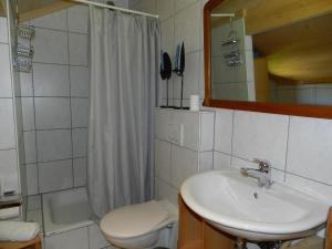 Koupelna v ubytování Apartment Im Wiesengrund by Interhome