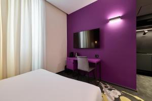 TV a/nebo společenská místnost v ubytování MyTALE Creative Academy Hotel