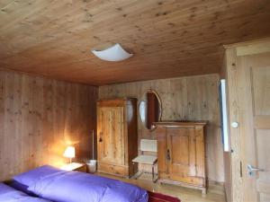 Postel nebo postele na pokoji v ubytování Apartment Lena- Chalet by Interhome