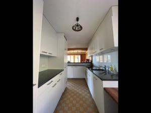 Kuchyň nebo kuchyňský kout v ubytování Apartment Sonnige Matte by Interhome
