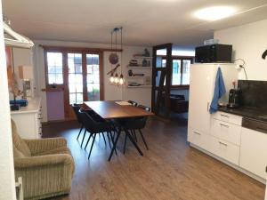 Kuchyň nebo kuchyňský kout v ubytování Apartment Gletscherhorn II - Tapia by Interhome