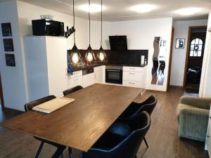 Kuchyň nebo kuchyňský kout v ubytování Apartment Gletscherhorn II - Tapia by Interhome