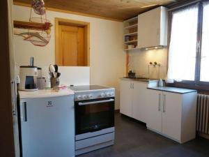 Köök või kööginurk majutusasutuses Apartment Beatrice by Interhome