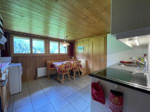 Köök või kööginurk majutusasutuses Apartment Sonnegg by Interhome