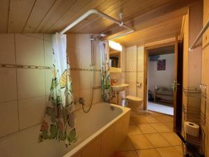 Vannituba majutusasutuses Apartment Sonnegg by Interhome