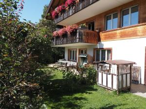 Rõdu või terrass majutusasutuses Apartment Am Ryschbächli by Interhome