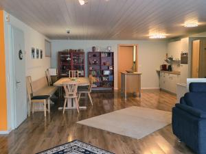 Köök või kööginurk majutusasutuses Apartment Am Ryschbächli by Interhome