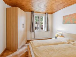 Postel nebo postele na pokoji v ubytování Apartment Bristol Apt-18 by Interhome