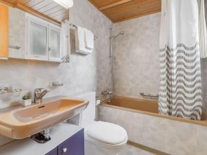 Koupelna v ubytování Apartment Bristol Apt-18 by Interhome
