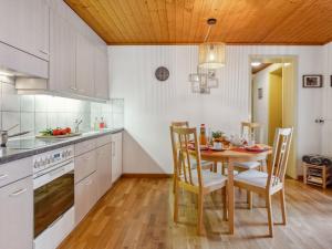 Kuchyň nebo kuchyňský kout v ubytování Apartment Bristol Apt-18 by Interhome + 25 fotografií
