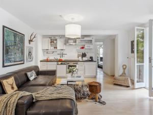 Posezení v ubytování Apartment Bristol Apt-S by Interhome + 30 fotografií