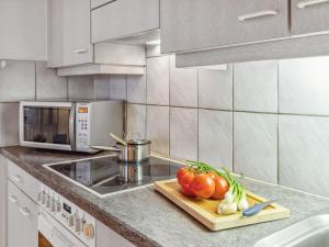 Kuchyň nebo kuchyňský kout v ubytování Apartment Bristol Apt-18 by Interhome