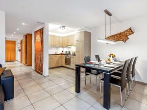 Kuchyň nebo kuchyňský kout v ubytování Apartment Fortuna Apt-M by Interhome