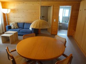 Posezení v ubytování Apartment Kronenplatz 6 # 2 by Interhome
