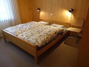 Postel nebo postele na pokoji v ubytování Apartment Kronenplatz 6 # 2 by Interhome + 2 fotografie