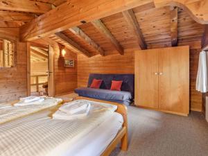 Postel nebo postele na pokoji v ubytování Chalet Arche by Interhome