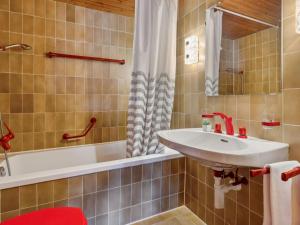 Koupelna v ubytování Chalet Arche by Interhome