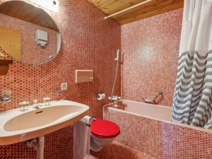 Koupelna v ubytování Chalet Arche by Interhome